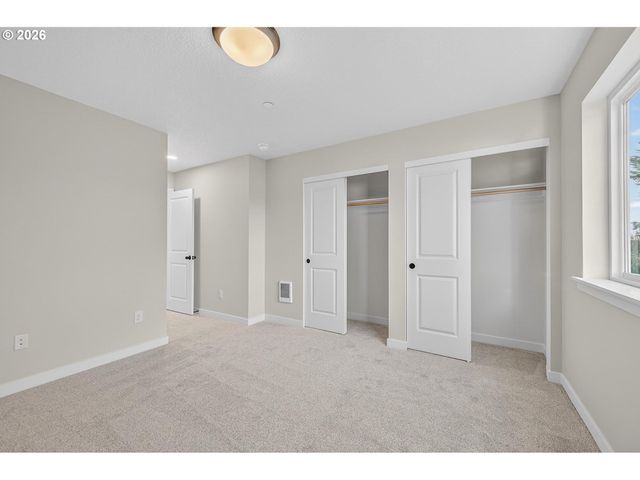 9267 E Burnside St, Portland, OR 97216