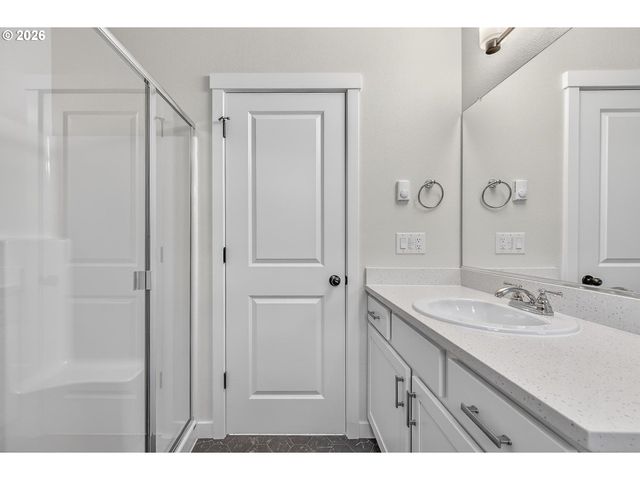 9267 E Burnside St, Portland, OR 97216