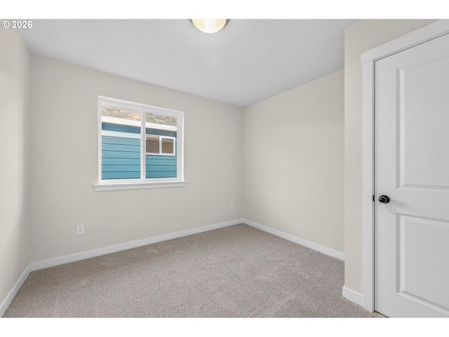 9267 E Burnside St, Portland, OR 97216