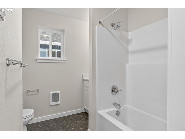 9267 E Burnside St, Portland, OR 97216