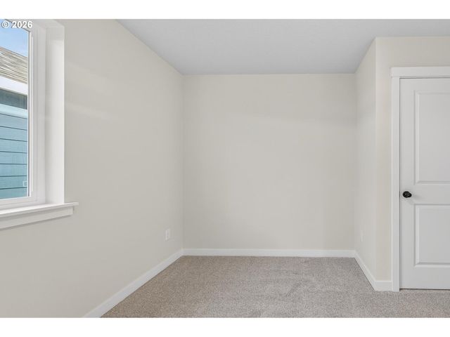 9267 E Burnside St, Portland, OR 97216