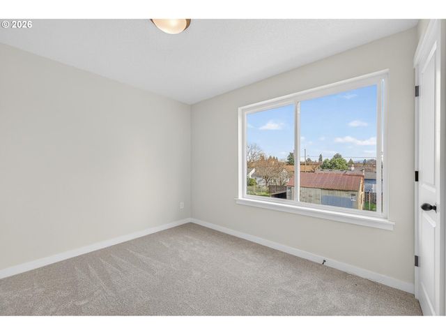 9267 E Burnside St, Portland, OR 97216