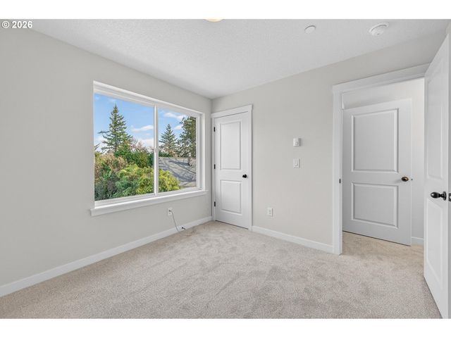 9267 E Burnside St, Portland, OR 97216