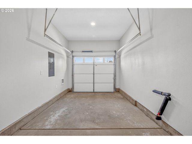 9267 E Burnside St, Portland, OR 97216