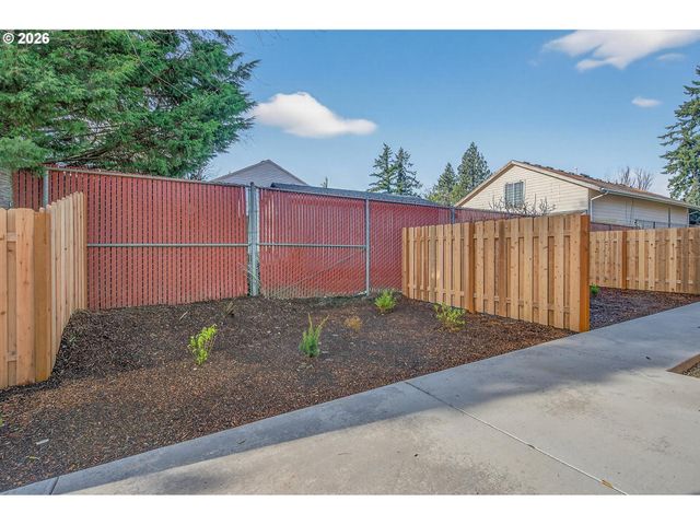 9267 E Burnside St, Portland, OR 97216