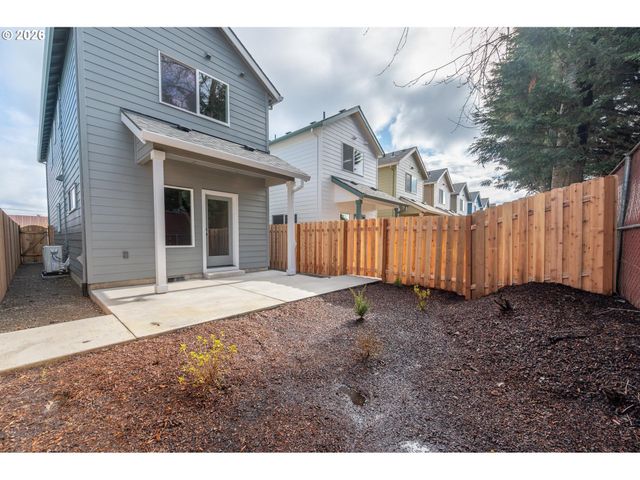 9267 E Burnside St, Portland, OR 97216