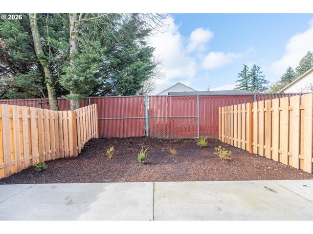 9267 E Burnside St, Portland, OR 97216
