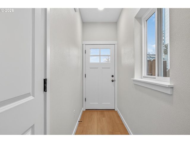 9267 E Burnside St, Portland, OR 97216