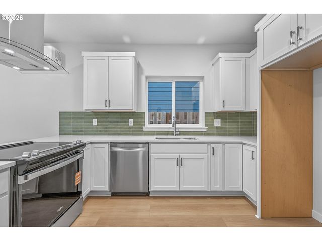 9267 E Burnside St, Portland, OR 97216