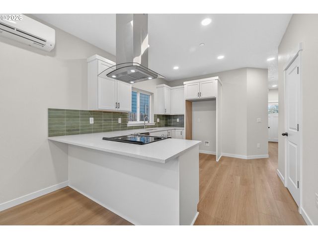 9267 E Burnside St, Portland, OR 97216