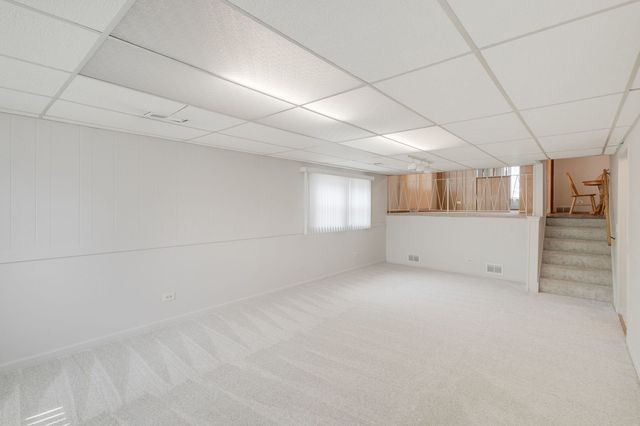 6743 W 89th Place, Oak Lawn, IL 60453