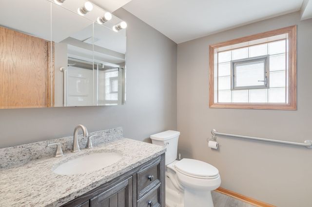 6743 W 89th Place, Oak Lawn, IL 60453