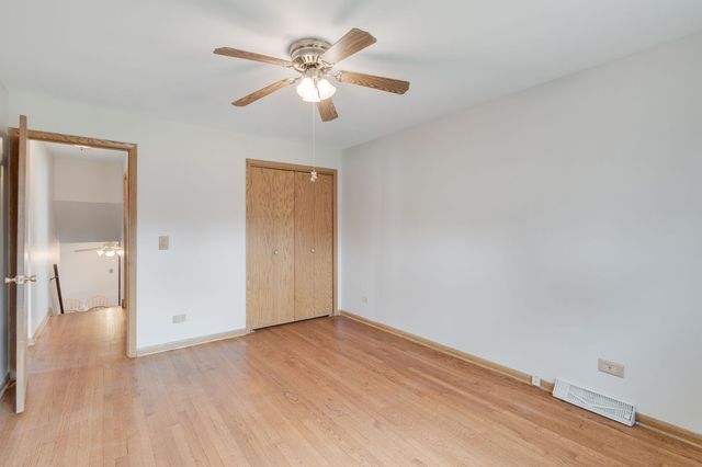 6743 W 89th Place, Oak Lawn, IL 60453