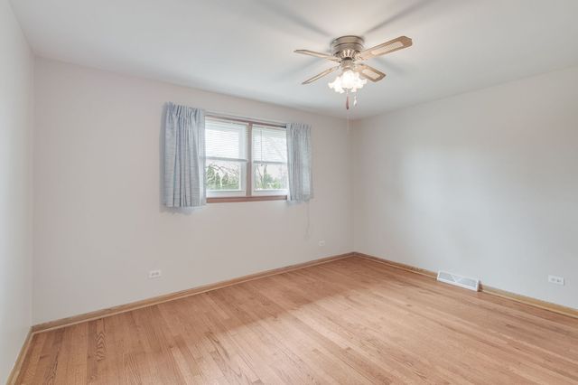 6743 W 89th Place, Oak Lawn, IL 60453