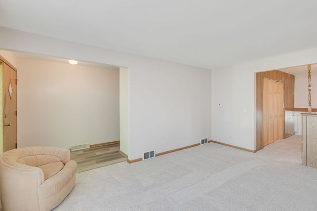 6743 W 89th Place, Oak Lawn, IL 60453