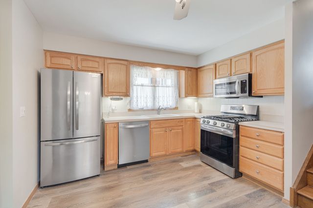 6743 W 89th Place, Oak Lawn, IL 60453