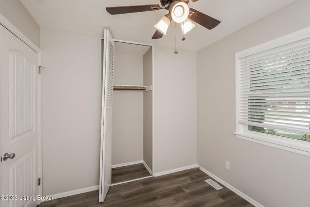 7415 Hallmark Dr, Louisville, KY 40258