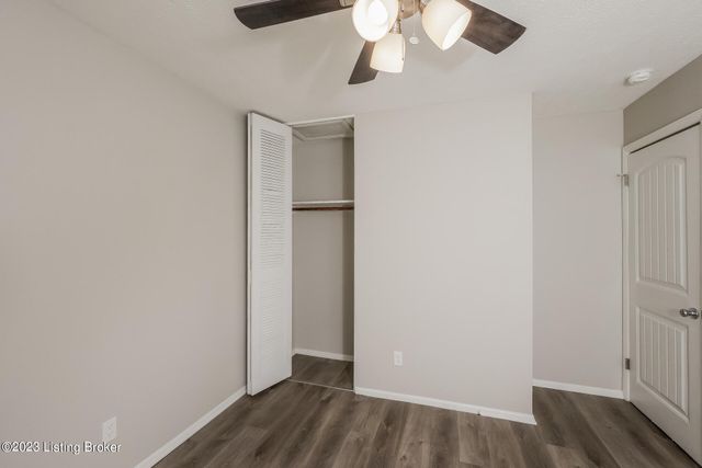 7415 Hallmark Dr, Louisville, KY 40258