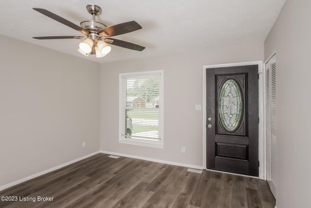 7415 Hallmark Dr, Louisville, KY 40258