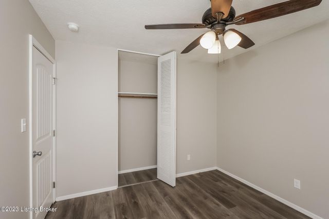 7415 Hallmark Dr, Louisville, KY 40258