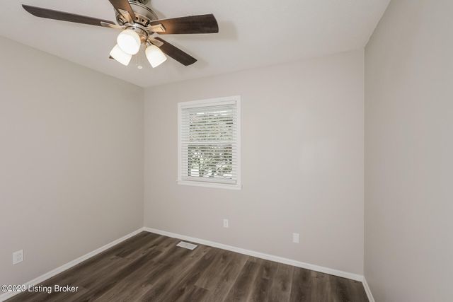 7415 Hallmark Dr, Louisville, KY 40258