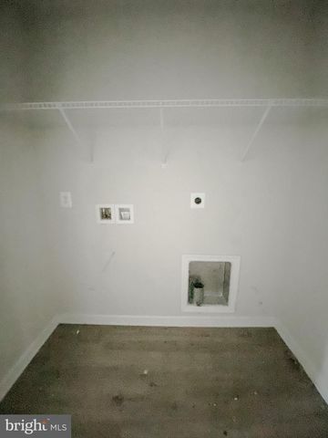 131 CRAMSFORD ST, Falling Waters, WV 25419