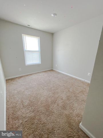 131 CRAMSFORD ST, Falling Waters, WV 25419