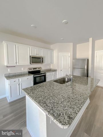 131 CRAMSFORD ST, Falling Waters, WV 25419
