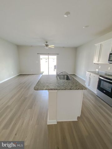 131 CRAMSFORD ST, Falling Waters, WV 25419