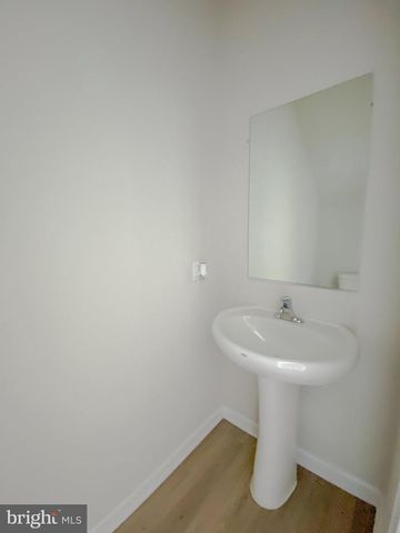 131 CRAMSFORD ST, Falling Waters, WV 25419
