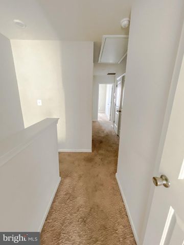 131 CRAMSFORD ST, Falling Waters, WV 25419