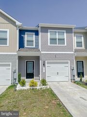 131 CRAMSFORD ST, Falling Waters, WV 25419