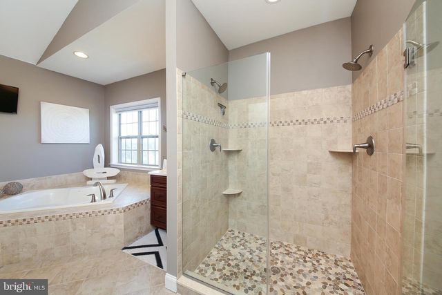 5800 NASH DR, Pipersville, PA 18947