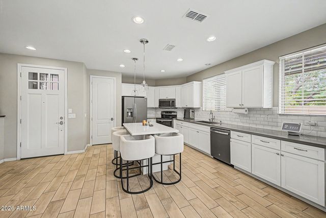 15918 S 11TH Way, Phoenix, AZ 85048