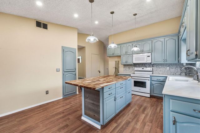 6605 Vierna Ct, Citrus Heights, CA 95621