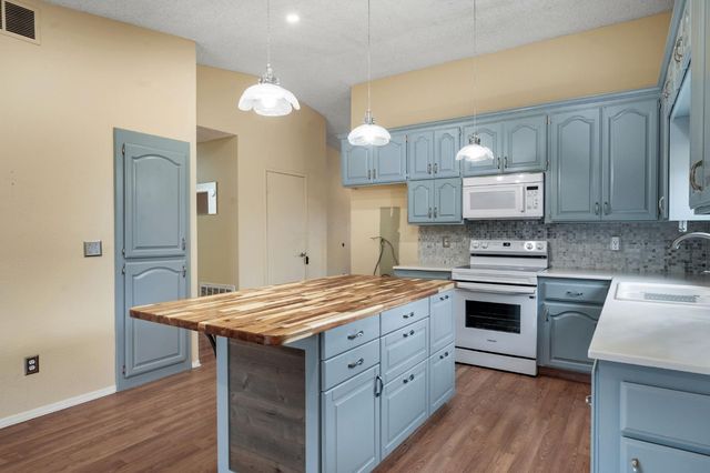 6605 Vierna Ct, Citrus Heights, CA 95621