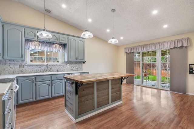 6605 Vierna Ct, Citrus Heights, CA 95621