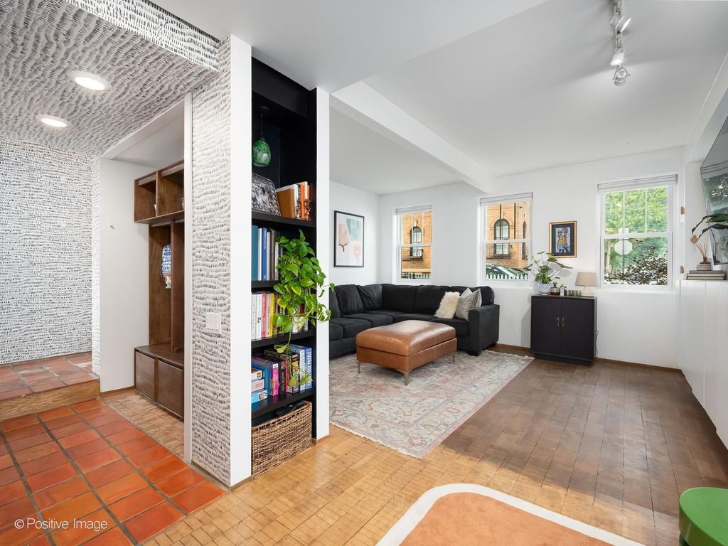 333 W MENOMONEE Street, Chicago, IL 60614 — photo 4