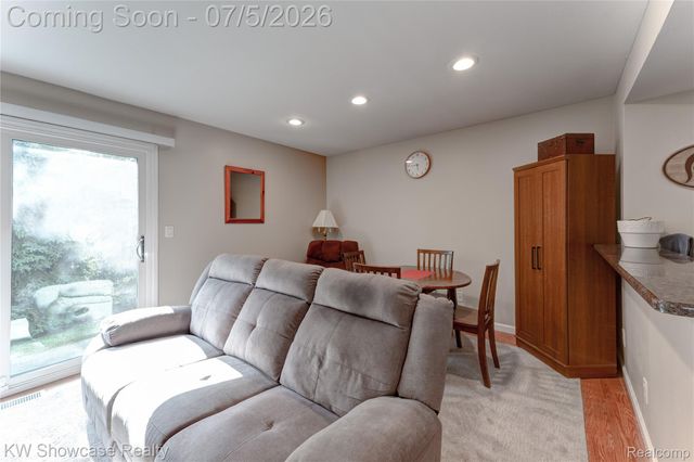 5666 Drake Hollow Drive E, West Bloomfield Charter Township, MI 48322