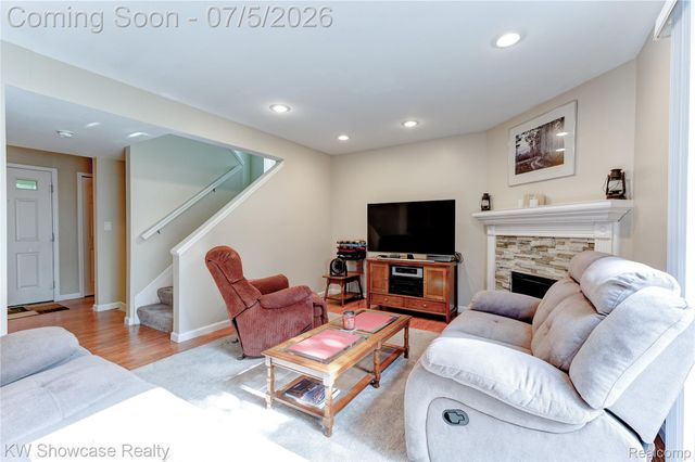 5666 Drake Hollow Drive E, West Bloomfield Charter Township, MI 48322