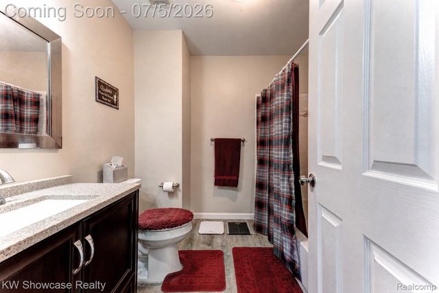 5666 Drake Hollow Drive E, West Bloomfield Charter Township, MI 48322