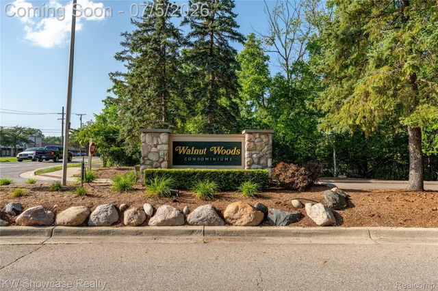 5666 Drake Hollow Drive E, West Bloomfield Charter Township, MI 48322