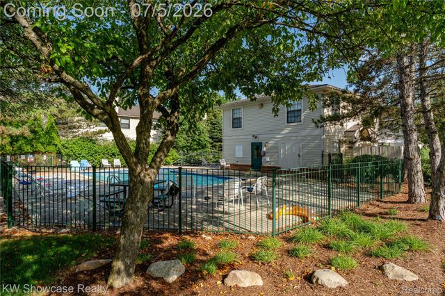 5666 Drake Hollow Drive E, West Bloomfield Charter Township, MI 48322