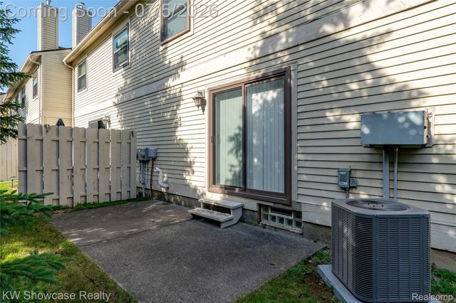 5666 Drake Hollow Drive E, West Bloomfield Charter Township, MI 48322