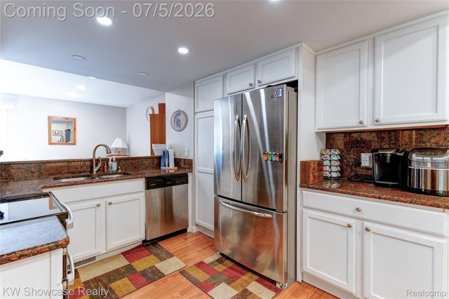 5666 Drake Hollow Drive E, West Bloomfield Charter Township, MI 48322