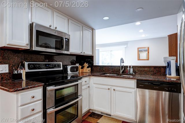 5666 Drake Hollow Drive E, West Bloomfield Charter Township, MI 48322