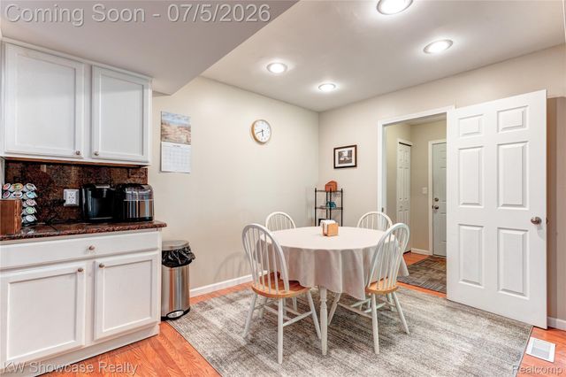 5666 Drake Hollow Drive E, West Bloomfield Charter Township, MI 48322