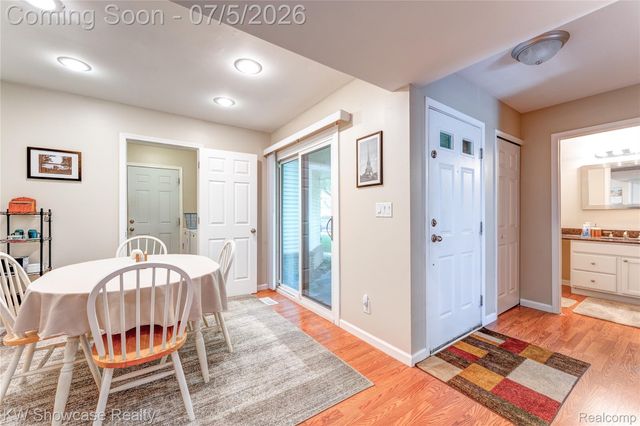 5666 Drake Hollow Drive E, West Bloomfield Charter Township, MI 48322