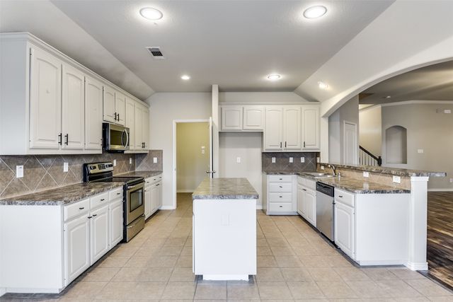 221 Wolf Drive, Forney, TX 75126