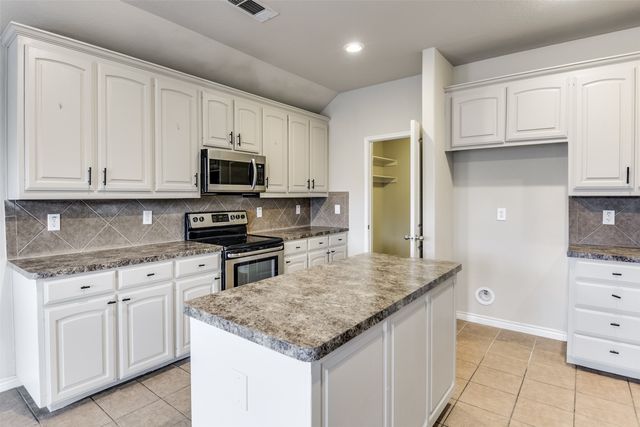 221 Wolf Drive, Forney, TX 75126